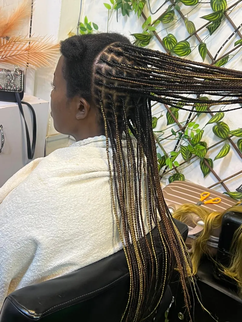 Box Braids by Miracle Beauty World, Gulu